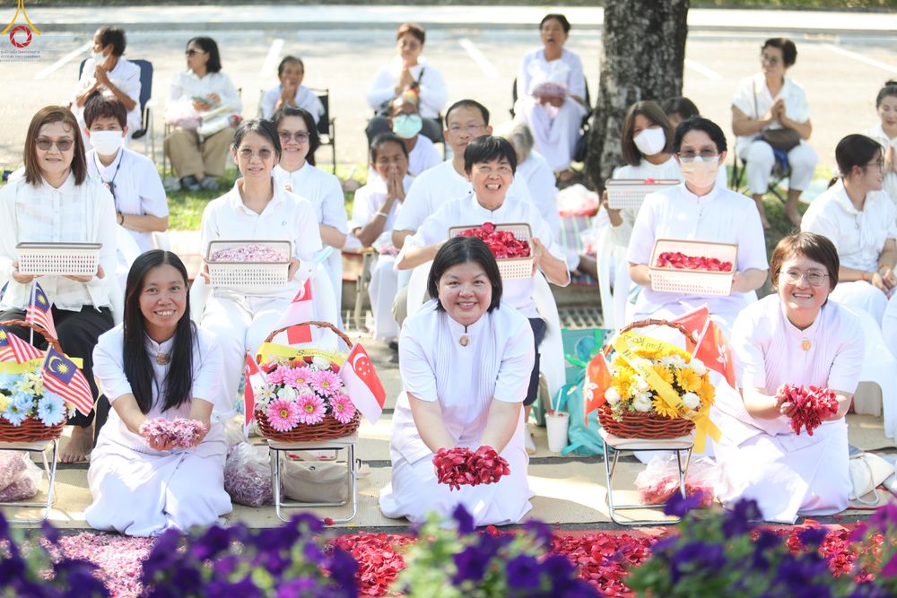 ภาพ No.304037:วันที่ 25 มกราคม พ.ศ. 2569 พิธีต้อนรับพระธรรมยาตรา  รร.สามัคคีราษฏร์บำรุง-วัดพระธรรมกาย ในโครงการธรรมยาตรา กตัญญูบูชา มหาปูชนียาจารย์ พระมงคลเทพมุนี(สด จนฺทสโร) พระผู้ปราบมาร อนุสรณ์สถาน 7 แห่ง ปีที่ 14