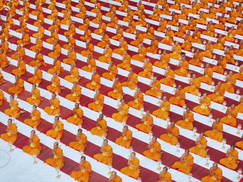 ภาพ No.289121:วันที่ 6 มกราคม พ.ศ. 2569 พิธีจุดประทีปถวายเป็นพุทธบูชา และบูชาธรรมมหาปูชนียาจารย์ ณ อนุสรณ์สถานมหาวิหารพระมงคลเทพมุนี (โลตัสแลนด์) อ.สองพี่น้อง จ.สุพรรณบุรี ในโครงการธรรมยาตรา กตัญญูบูชา มหาปูชนียาจารย์ พระมงคลเทพมุนี(สด จนฺทสโร) พระผู้ปราบมาร อนุสรณ์สถ