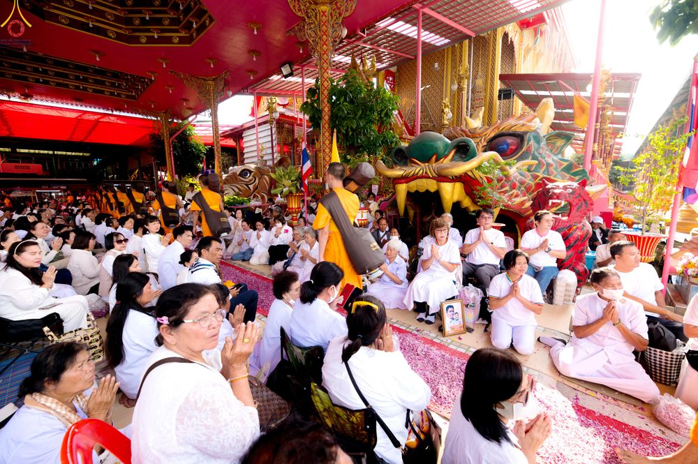 ภาพ No.295040:วันที่ 14 มกราคม พ.ศ. 2569 พิธีต้อนรับพระธรรมยาตรา อนุสรณ์สถานลำดับที่ 4  สถานที่เกิดด้วยกายธรรม ณ วัดโบสถ์บน ต.บางคูเวียง จ.นนทบุรี ในโครงการธรรมยาตรา กตัญญูบูชา มหาปูชนียาจารย์ พระมงคลเทพมุนี(สด จนฺทสโร) พระผู้ปราบมาร อนุสรณ์สถาน 7 แห่ง ปีที่ 14