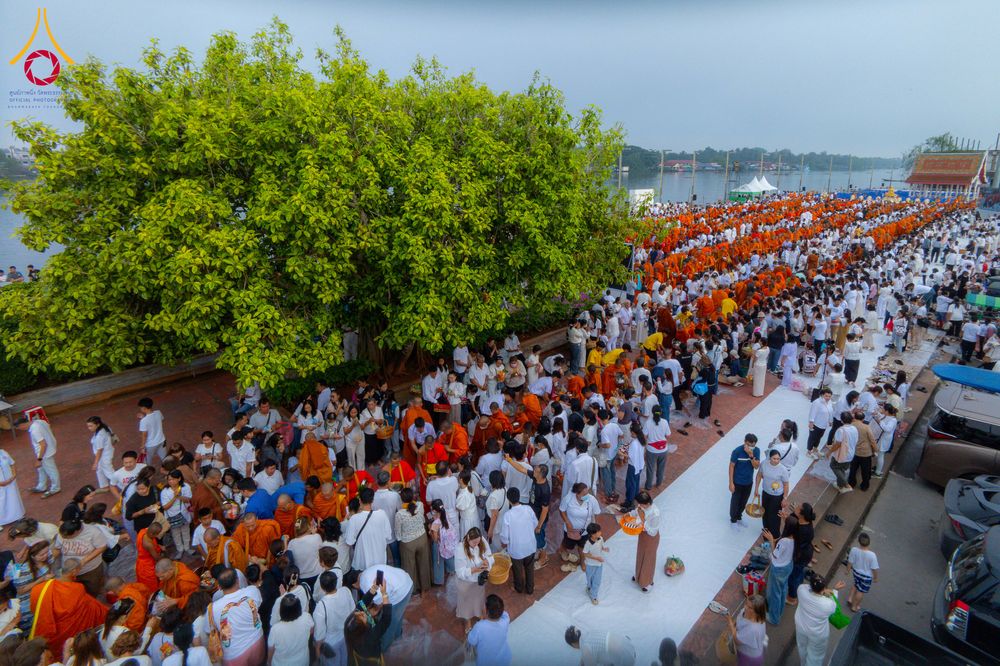 ภาพ No.284709:วันอาทิตย์ที่ 14 ธันวาคม พ.ศ.2568  พิธีทำบุญเมืองสุราษฎร์ธานี 110ปี และพิธีตักบาตรพระสงฆ์ 1,110 รูป  ณ บริเวณริมน้ำวัดกลาง (เก่า) ถนนบ้านดอน ตำบลตลาดใหม่ อำเภอเมือง จังหวัดสุราษฎร์ธานี