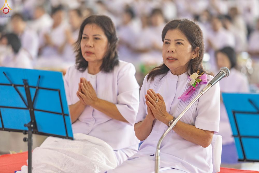 ภาพ No.327904:วันที่ 3 พฤษภาคม พ.ศ.2569 พิธีตักบาตร ข้าวสารอาหารแห้ง ณ บ้านแก้วเรือนทองคุณยายอาจารย์ฯ วัดพระธรรมกาย