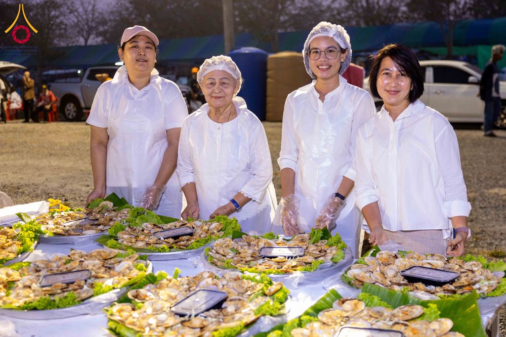 ภาพ No.299110:วันที่ 21 มกราคม พ.ศ. 2569 พิธีถวายภัตตาหารเป็นสังฆทาน แด่พระธรรมยาตรา ณ อนุสรณ์สถานบางปลา วัดบางปลา อำเภอบางเลน จังหวัดนครปฐม ในโครงการธรรมยาตรา กตัญญูบูชา มหาปูชนียาจารย์ พระมงคลเทพมุนี(สด จนฺทสโร) พระผู้ปราบมาร อนุสรณ์สถาน 7 แห่ง ปีที่ 14