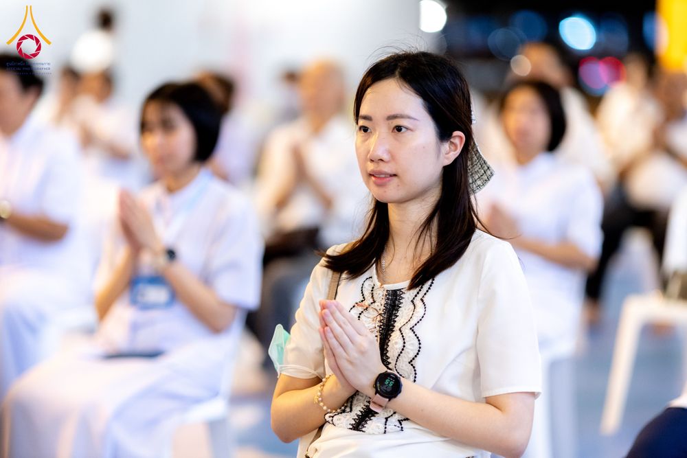 ภาพ No.286735:วันอาสาฬหบูชา วันพฤหัสบดีที่ 10 กรกฏาคม พ.ศ.2568  พิธีเวียนประทักษิณรอบพระมหาธรรมกายเจดีย์ , พิธีฉลองชัยสวดมนต์บทธัมมจักกัปปวัตตนสูตร ครบ 7,520,000,000 จบ ณ มหารัตนวิหารคด วัดพระธรรมกาย