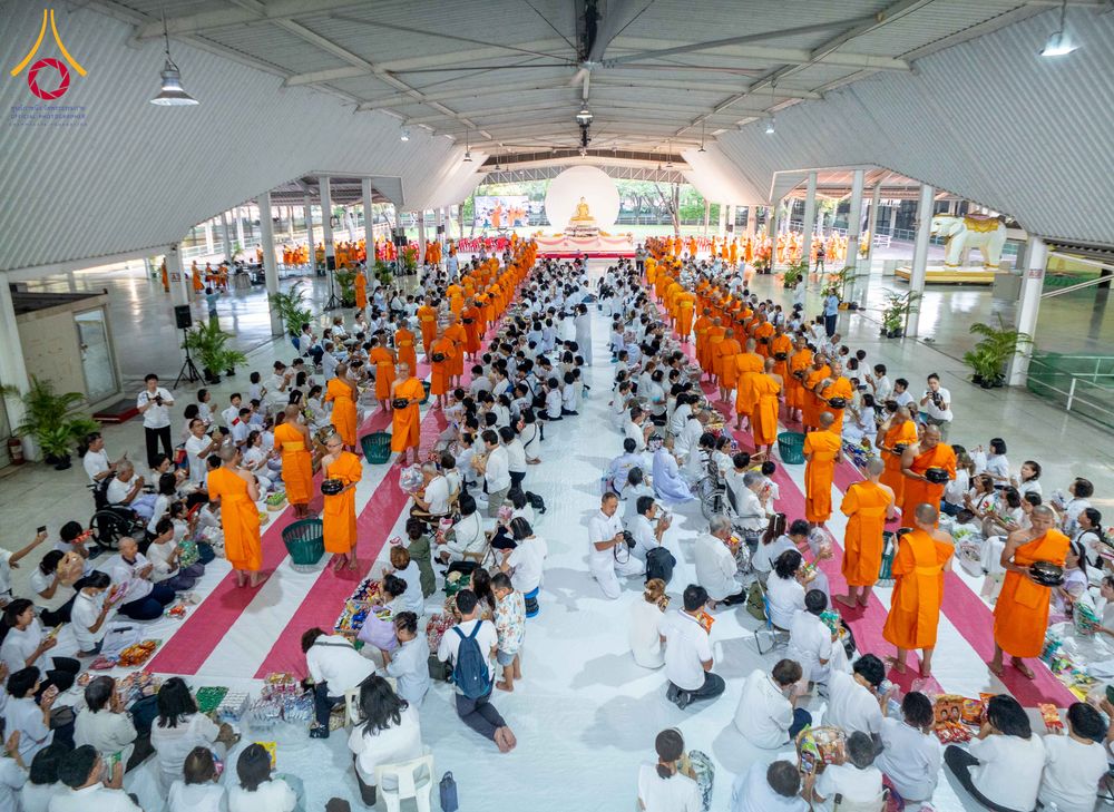 ภาพ No.322934:วันอาทิตย์ที่ 19 เมษายน พ.ศ. 2569 ตักบาตรฉลองพระใหม่ โครงการบรรพชาและอุปสมบทหมู่ รุ่นบูชาธรรม 82 ปี หลวงพ่อธัมมชโย ณ อาคารโถงช้าง สำนักงานใหญ่