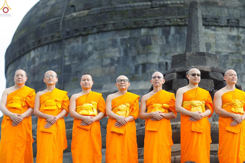 ภาพ No.330056:วันที่ 27-29 พฤษภาคม พ.ศ.2569 MBMI Tangerang (Majelis Agama Buddha Mahanikaya) ได้มีการเตรียมงานเพื่อจัดงานวิสาขบูชานานาชาติ  ชึ่งในงานจะมีการจุดประทีปโคมลาน โคมลอย กว่า 20,000 ดวง  เพื่อน้อมถวายเป็นพุทธบูชา และเพื่อเป็นการกระชับสัมพันธมิตรภาพ