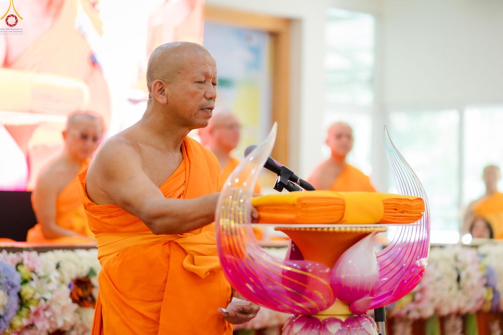 ภาพ No.331665:วันพุธที่ ๓ มิถุนายน พ.ศ.๒๕๖๙ พิธีทอดผ้าป่า ปฏิบัติธรรมกลั่นแผ่นดิน พิธีโปรยรัตนชาติ  และ พิธีตอกเสาเข็ม มงคลต้นแรก สถาปนา "องค์พระเจดีย์เพื่อสร้างสันติภาพโลก"  องค์แรก ครั้งแรกของลำปาง ประตูสู่ภาคเหนือ  ณ ศูนย์ปฏิบัติธรรมเถินเทิดธรรม อ.เถิน จ.ลำปาง