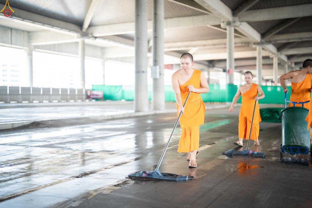 ภาพ No.322369:วันที่ 16 เมษายน พ.ศ.2569 การจัดเตรียมเบาะรองนอน เช็ดทำความสะอาด  เพื่องานถวายมหาสังฆทาน 40,000 กว่าวัดทั่วประเทศ วันคุ้มครองโลก 22 เมษายน พ.ศ.2569 วัดพระธรรมกาย