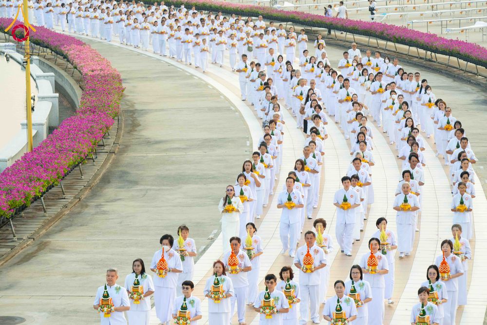 ภาพ No.319365:วันเสาร์ที่ 4 เมษายน พ.ศ.2569 พิธีขอขมา มอบผ้าไตร และถวายบาตรแด่นาคธรรมทายาท ในโครงการบรรพชาสามเณรฟื้นฟูพระพุทธศาสนาทั่วไทย โครงการหน่อแก้วเปรียญธรรม รุ่นที่ 14 โครงการสามเณรยุวธรรมทายาท รุ่นที่ 34 โครงการสามเณรมัชฌิมธรรมทายาท รุ่นที่ 30 ณ สภาธรรมกายสากล