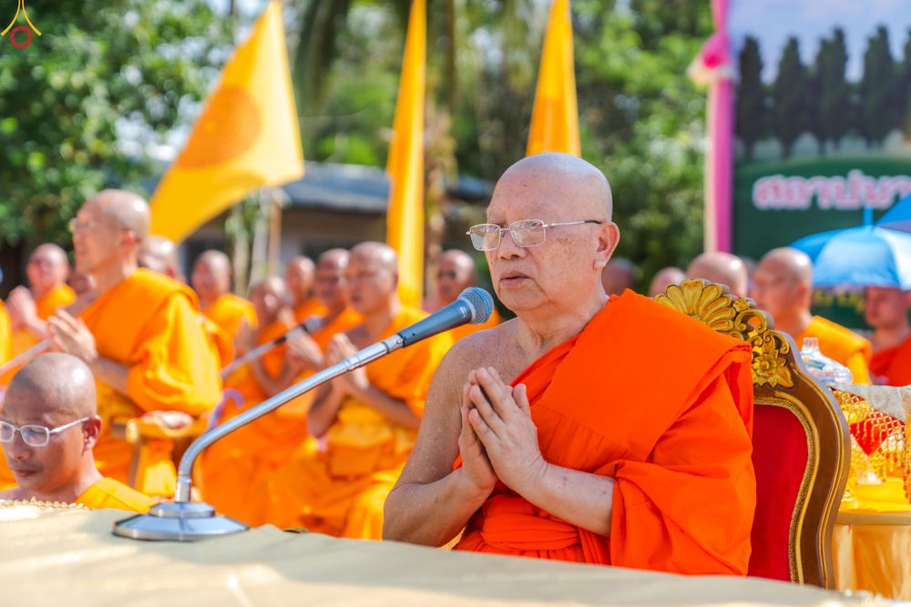 ภาพ No.326869:วันศุกร์ที่ ๑ พฤษภาคม พ.ศ.๒๕๖๙ พิธีทอดผ้าป่า สถาปนาองค์พระเจดีย์เพื่อสร้างสันติภาพโลก และ พิธีโปรยรัตนชาติ กลั่นแผ่นดิน  โปรยทราย เป็นปฐมฤกษ์ ณ ศูนย์ปฏิบัติธรรมเถินเทิดธรรม ต.แม่ปะ อ.เถิน จ.ลำปาง