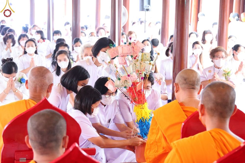 ภาพ No.71567:พระธรรมยาตรา ปฏิบัติศาสนกิจ ทำนุบำรุงศาสนสถาน, ปฏิบัติธรรม ร่วมกับชุมชน,นักเรียนเด็กดีวีสตาร์ และร่วมพิธีทอดผ้าป่าบำรุงศาสนสถาน ในโครงการธรรมยาตรากตัญญูบูชา มหาปูชนียาจารย์ พระมงคลเทพมุนี(สด จนฺทสโร) พระผู้ปราบมาร อนุสรณ์สถาน 7 แห่ง ปีที่ 11 ณ วัดสองพี่น