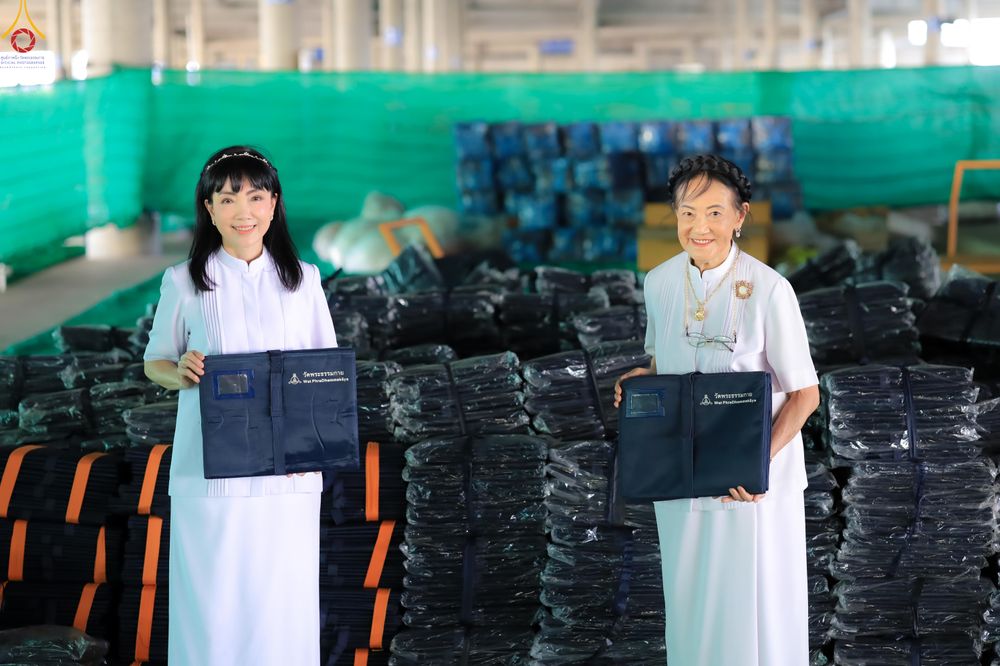 ภาพ No.322712:วันที่ 15-18 เมษายน พ.ศ.2569 การเเตรียมโต๊ะฉัน , เตรียมจุดพักค้าง , เรียงเก้าอี้ , เรียงกล่องไทยธรรม  เพื่องานถวายมหาสังฆทาน 40,000 กว่าวัดทั่วประเทศ วันคุ้มครองโลก 22 เมษายน พ.ศ.2569 วัดพระธรรมกาย