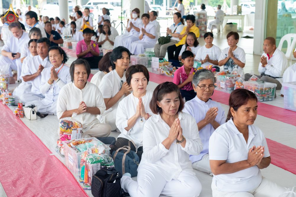 ภาพ No.337030:วันเสาร์ที่ 27 มิถุนายน พ.ศ. 2569 พิธีตักบาตรแด่คณะสงฆ์ 323 วัด 4 จังหวัดชายแดนภาคใต้ พิธีถวายสังฆทานแด่คณะสงฆ์ 323 วัด ปีที่ 22 ครั้งที่ 186 พิธีมอบกองทุนหนุนแรงใจช่วยครูใต้ ปีที่ 19 ครั้งที่ 149 และพิธีทำบุญอุทิศส่วนกุศลให้ผู้วายชนม์ ณ ศูนย์ปฏิบัติธรรม