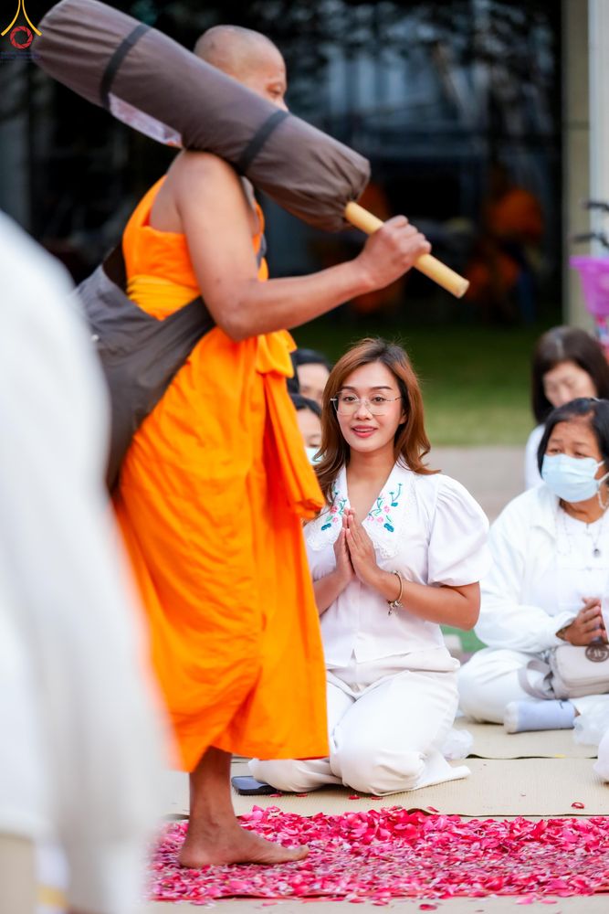 ภาพ No.287909:วันที่ 3 มกราคม พ.ศ. 2569 พิธีต้อนรับพระธรรมยาตรา ครั้งที่ 2 (ภาพชุดที่ 2) ในโครงการธรรมยาตรา กตัญญูบูชา มหาปูชนียาจารย์ พระมงคลเทพมุนี(สด จนฺทสโร) พระผู้ปราบมาร อนุสรณ์สถาน 7 แห่ง ปีที่ 14 ณ อนุสรณ์สถานมหาวิหารพระมงคลเทพมุนี (โลตัสแลนด์) อ.สองพี่น้อง จ.