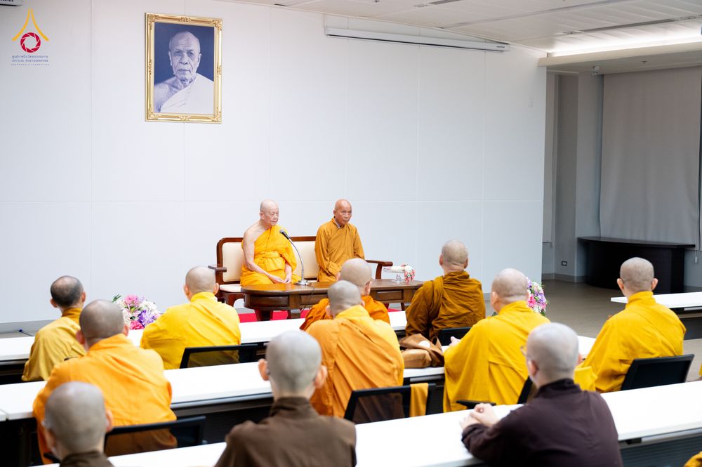 ภาพ No.324815:วันอังคารที่ 21 เมษายน พ.ศ.2569  หลวงพ่อทัตตชีโว รองเจ้าอาวาสวัดพระธรรมกาย ถวายการต้อนรับและปฏิสันถารคณะสงฆ์จากประเทศเวียดนาม