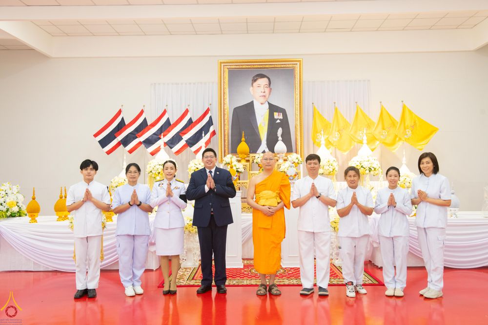ภาพ No.341763:วันอังคารที่ 28 กรกฎาคม พ.ศ. 2569 คณะสงฆ์และพสกนิกรอำเภอคลองหลวง พร้อมใจจัดพิธีเจริญพระพุทธมนต์ ปฏิบัติธรรม และทำบุญตักบาตร ถวายพระราชกุศลเฉลิมพระเกียรติพระบาทสมเด็จพระเจ้าอยู่หัว