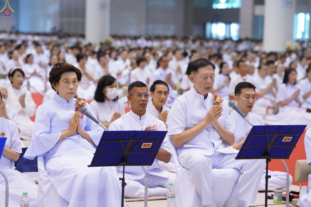 ภาพ No.311434:วันอาทิตย์ต้นเดือนที่ 1 มีนาคม พ.ศ.2569 พิธีตักบาตร และ พิธีบูชาข้าวพระ ณ สภาธรรมกายสากล วัดพระธรรมกาย