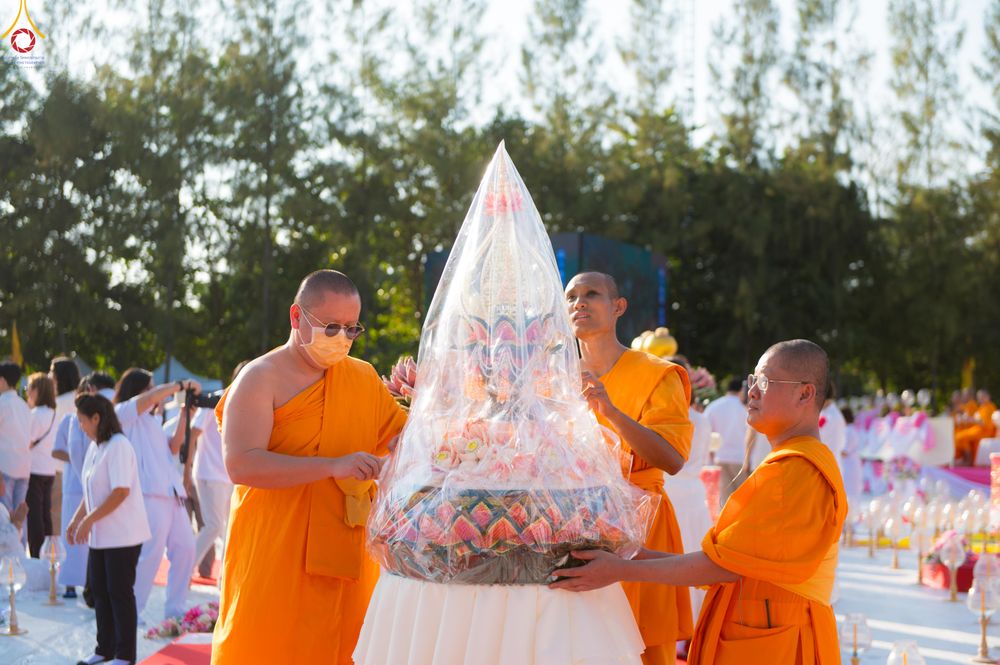 ภาพ No.300489:ภาพเบื้องหลังอาสาสมัครรวมใจ ชุดที่ 3 ในโครงการธรรมยาตรา กตัญญูบูชา มหาปูชนียาจารย์ พระมงคลเทพมุนี(สด จนฺทสโร) พระผู้ปราบมาร อนุสรณ์สถาน 7 แห่ง ปีที่ 14