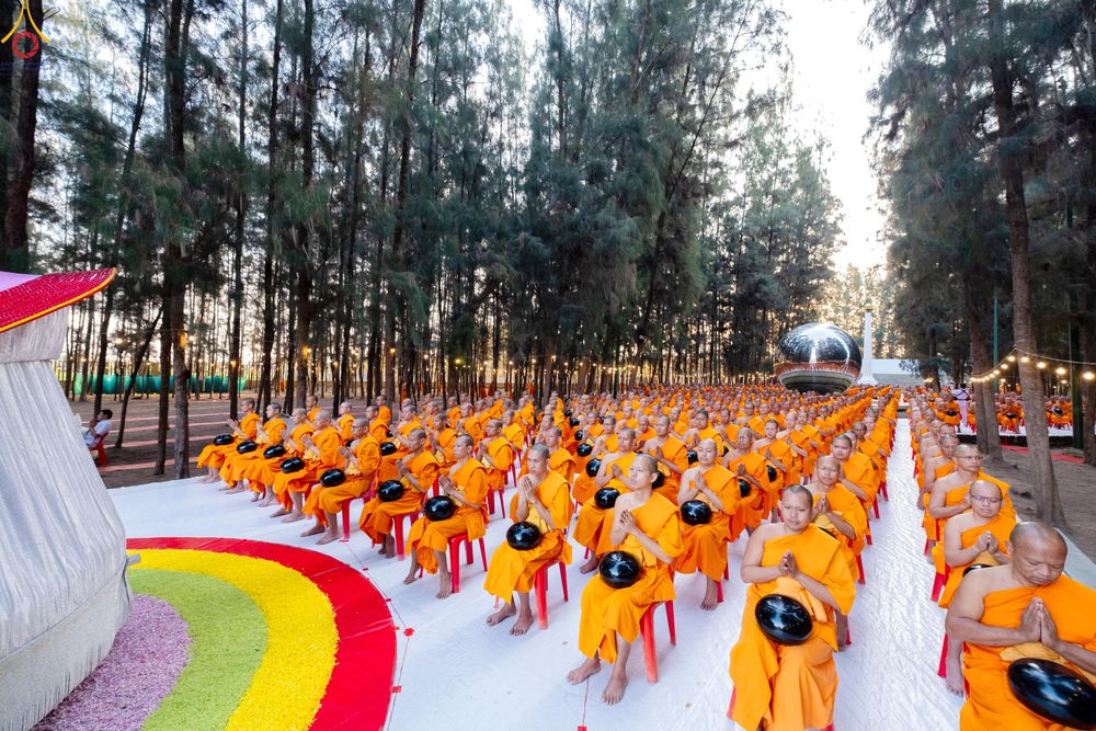 ภาพ No.289269:วันที่ 7 มกราคม พ.ศ. 2569 พิธีตักบาตรพระธรรมยาตรา ณ อนุสรณ์สถานลำดับที่ 1 สถานที่เกิดด้วยรูปกายเนื้อ อนุสรณ์สถานมหาวิหารพระมงคลเทพมุนี (โลตัสแลนด์) อ.สองพี่น้อง จ.สุพรรณบุรี ในโครงการธรรมยาตรา กตัญญูบูชา มหาปูชนียาจารย์ พระมงคลเทพมุนี(สด จนฺทสโร) พระผู้ป