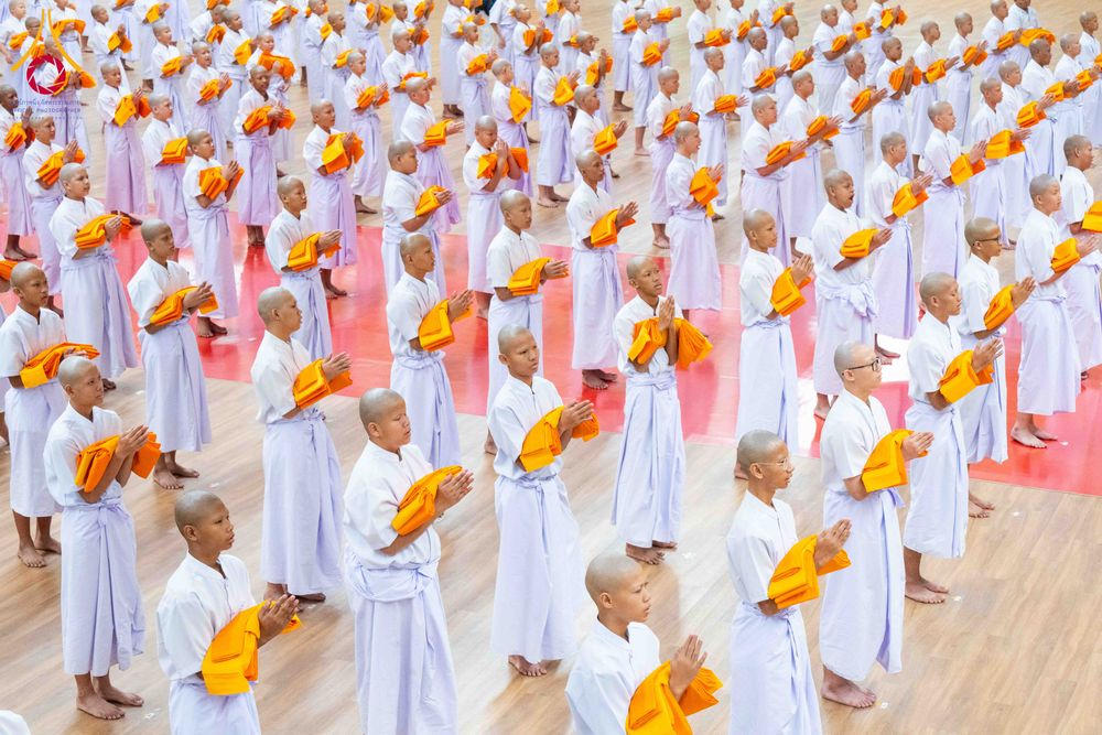 ภาพ No.319502:วันเสาร์ที่ 4 เมษายน พ.ศ.2569 พิธีขอขมา มอบผ้าไตร และถวายบาตรแด่นาคธรรมทายาท ในโครงการบรรพชาสามเณรฟื้นฟูพระพุทธศาสนาทั่วไทย โครงการหน่อแก้วเปรียญธรรม รุ่นที่ 14 โครงการสามเณรยุวธรรมทายาท รุ่นที่ 34 โครงการสามเณรมัชฌิมธรรมทายาท รุ่นที่ 30 ณ สภาธรรมกายสากล