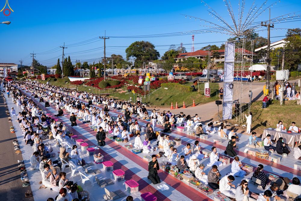 ภาพ No.281392:วันเสาร์ที่ 27 ธันวาคม พ.ศ.2568 พิธีตักบาตรพระ ๑,๐๐๐ รูป   เพื่อความเป็นสิริมงคลแก่ชีวิตและแผ่นดินไทย  มหากุศลครั้งยิ่งใหญ่แห่งปี ส่งท้ายปีเก่า ต้อนรับปีใหม่  ณ ถนนหน้าที่ว่าการอำเภอภูเรือ จังหวัดเลย