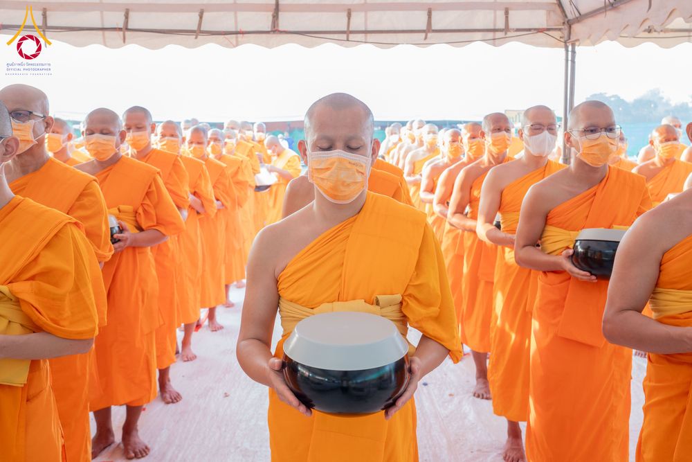 ภาพ No.297979:วันที่ 19 มกราคม พ.ศ. 2569 พิธีถวายภัตตาหารเป็นสังฆทาน แด่พระธรรมยาตรา ณ อนุสรณ์สถานบางปลา วัดบางปลา อำเภอบางเลน จังหวัดนครปฐม ในโครงการธรรมยาตรา กตัญญูบูชา มหาปูชนียาจารย์ พระมงคลเทพมุนี(สด จนฺทสโร) พระผู้ปราบมาร อนุสรณ์สถาน 7 แห่ง ปีที่ 14