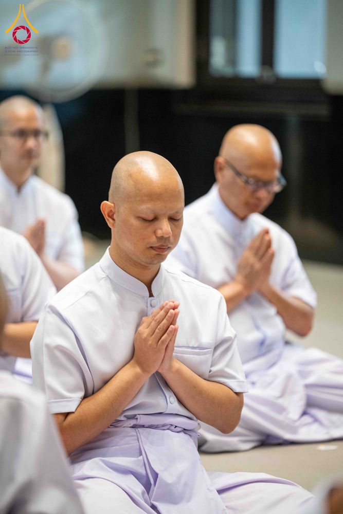 ภาพ No.298204:วันเสาร์ที่ 17 มกราคม พ.ศ. 2569 พิธีบรรพชาอุปสมบท โครงการอุปสมบทหมู่ บูชาธรรมครบ 117 ปี คุณยายอาจารย์มหารัตนอุบาสิกาจันทร์ ขนนกยูง  ณ อุโบสถพระไตรปิฎก วัดพระธรรมกาย