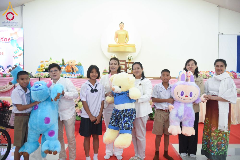 ภาพ No.282056:วันศุกร์ที่ 19 ธันวาคม พ.ศ. 2568 พิธีมอบโล่และใบประกาศเกียรติคุณ โครงการเจริญพระพุทธมนต์ธัมมจักกัปปวัตตนสูตร และวันรวมพลังเด็กดีV-Star ดาวแห่งความดี ผู้นำฟื้นฟูศีลธรรมโลกจังหวัดสระบุรี ณ ศูนย์ปฏิบัติธรรมสระบุรี