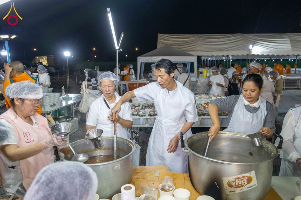 ภาพ No.301675:วันที่ 24 มกราคม พ.ศ. 2569 พิธีถวายภัตตาหารเป็นสังฆทาน แด่พระธรรมยาตรา ณ อนุสรณ์สถานบางปลา วัดบางปลา อำเภอบางเลน จังหวัดนครปฐม ในโครงการธรรมยาตรา กตัญญูบูชา มหาปูชนียาจารย์ พระมงคลเทพมุนี(สด จนฺทสโร) พระผู้ปราบมาร อนุสรณ์สถาน 7 แห่ง ปีที่ 14