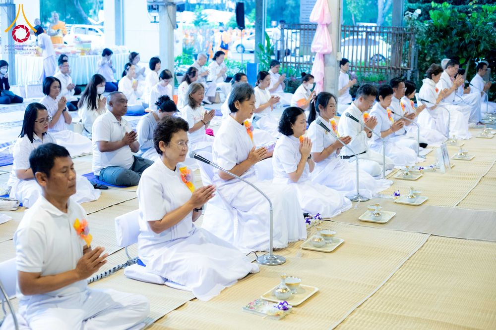 ภาพ No.288305:วันที่ 5 มกราคม พ.ศ. 2569 พิธีถวายภัตตาหารเป็นสังฆทาน แด่พระธรรมยาตรา ในโครงการธรรมยาตรา กตัญญูบูชา มหาปูชนียาจารย์ พระมงคลเทพมุนี(สด จนฺทสโร) พระผู้ปราบมาร อนุสรณ์สถาน 7 แห่ง ปีที่ 14 ณ อนุสรณ์สถานมหาวิหารพระมงคลเทพมุนี (โลตัสแลนด์) อ.สองพี่น้อง จ.สุพรร