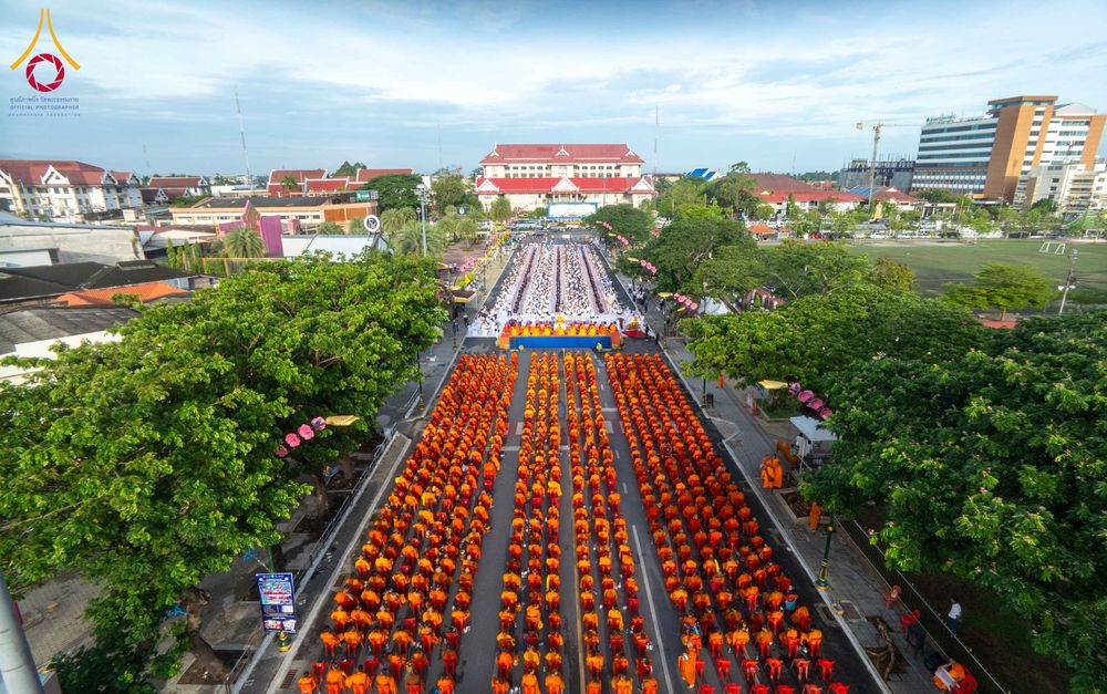 ภาพ No.329493:วันอาทิตย์ที่ 24 พฤษภาคม พ.ศ. 2569 พิธีตักบาตรพระ 1,000 รูป เพื่อถวายเป็นพุทธบูชาในเทศกาลวิสาขบูชาโลก และ ถวายเป็นพระราชกุศล  ณ ลานศิลปวัฒนธรรม เมืองปัตตานี จ.ปัตตานี