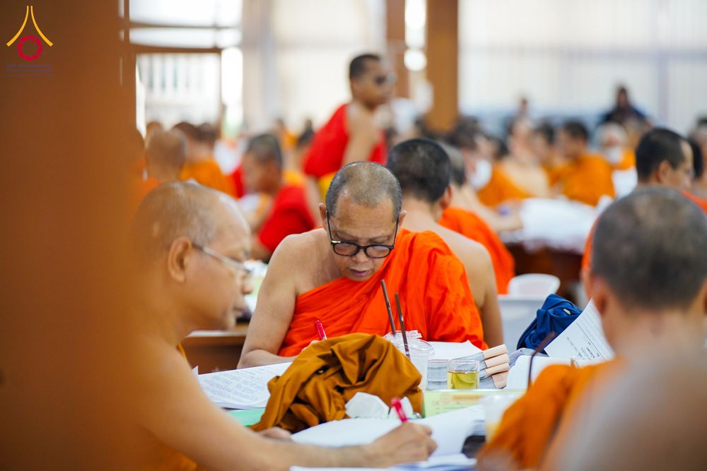 ภาพ No.281329:วันที่ 25 ธันวาคม พ.ศ. 2568 บรรยากาศการตรวจใบข้อสอบธรรมสนามหลวง  นักธรรมชั้นเอก และธรรมศึกษาชั้นเอก ส่วนภูมิภาค  ณ ศาลาอบรมสงฆ์ วัดสามพระยาวรวิหาร เขตพระนคร กรุงเทพมหานคร
