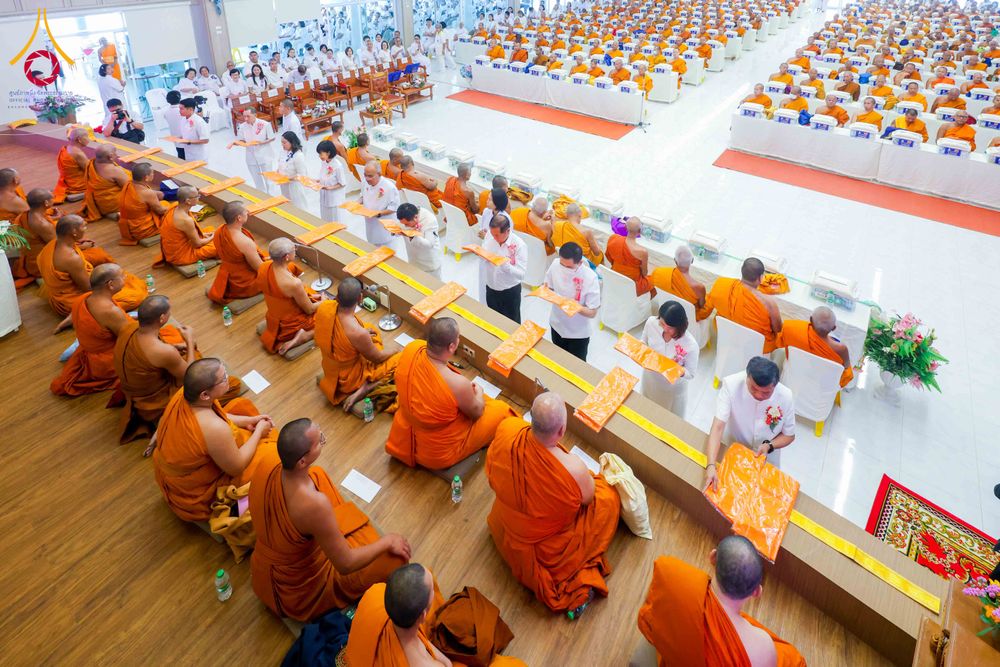 ภาพ No.313749:วันเสาร์ที่ 14 มีนาคม พ.ศ. 2569 พิธีตักบาตรแด่คณะสงฆ์ 323 วัด 4 จังหวัดชายแดนภาคใต้ พิธีถวายสังฆทานแด่คณะสงฆ์ 323 วัด ปีที่ 22 ครั้งที่ 183 พิธีมอบกองทุนหนุนแรงใจช่วยครูใต้ ปีที่ 19 ครั้งที่ 146 และพิธีทำบุญอุทิศส่วนกุศลให้ผู้วายชนม์ ณ ศูนย์ปฏิบัติธรรมภา