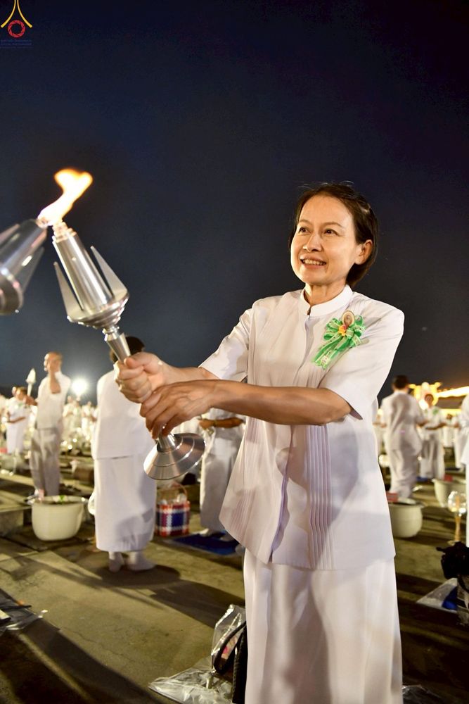 ภาพ No.253662:วันที่ 10 ตุลาคม พ.ศ. 2568 พิธีจุดประทีปบูชาพระผู้ปราบมาร, พิธีจุดประทีปบนพระมหาธรรมกายเจดีย์  20,000 ดวง เนื่องในวันคล้ายวันเกิดครบรอบ 141 ปี พระมงคลเทพมุนี (สด จนฺทสโร)