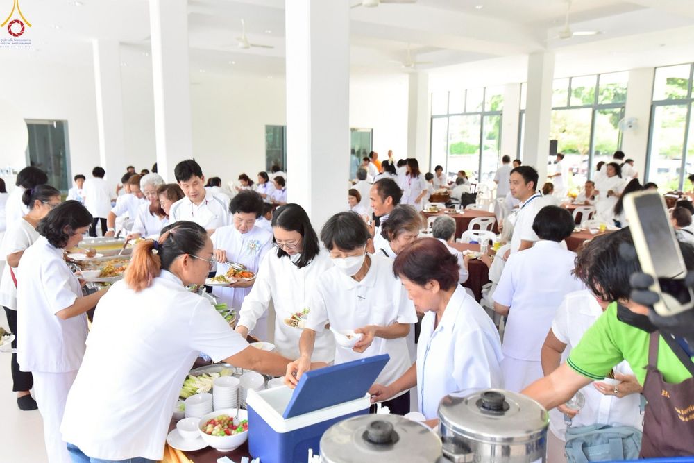 ภาพ No.230104:วันพฤหัสบดีที่ 26 มิถุนายน พ.ศ. 2568 พิธีทอดผ้าป่าฉลองอาคารชุดศูนย์ปฏิบัติธรรมน้ำใสใจสว่าง น้อมบูชาธรรมอายุวัฒนะมงคล 81 ปี หลวงพ่อธัมมชโย ณ ศูนย์ปฏิบัติธรรมน้ำใสใจสว่าง เขตบางกอกน้อย กรุงเทพมหานคร