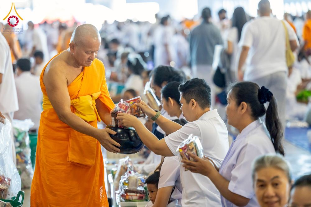 ภาพ No.277023:วันอาทิตย์ที่ 7 ธันวาคม พ.ศ. 2568 พิธีตักบาตรอาทิตย์ต้นเดือน ณ บ้านแก้วเรือนทองคุณยายฯ วัดพระธรรมกาย