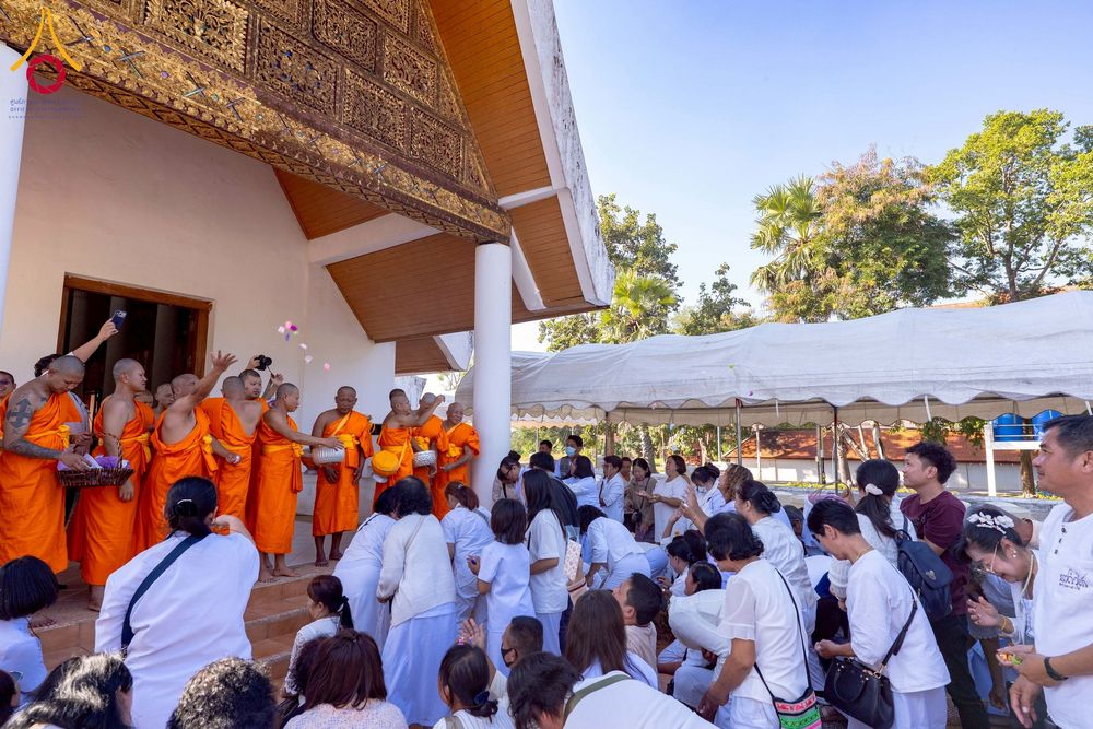 ภาพ No.275889:วันพุธที่ 3 ธันวาคม พ.ศ. 2568 พิธีบรรพชาอุปสมบท โครงการอุปสมบทบูชาธรรมมหาปูชนียาจารย์ ศูนย์อบรม : ศูนย์ส่งเสริมศีลธรรม จ.พะเยา ณ โบราณสถานพระธาตุจอมทอง และ โบสถ์กลางน้ำ วัดพระธาตุศรีโคมคำ อำเภอเมือง จังหวัดพะเยา