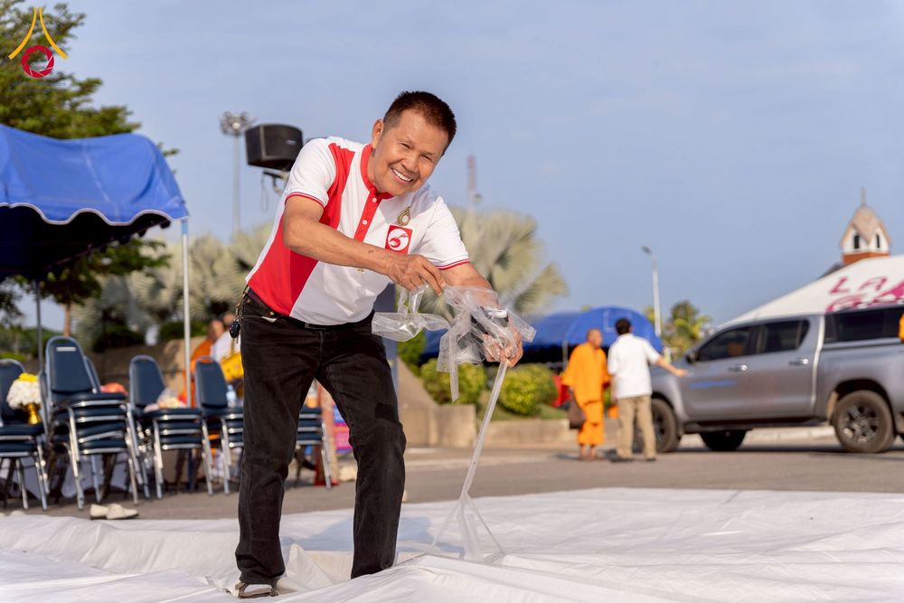 ภาพ No.276943:วันเสาร์ที่ 6 ธันวาคม พ.ศ. 2568 พิธีตักบาตรพระ 1,000 รูป อุทิศถวายพระราชกุศลสมเด็จพระนางเจ้าสิริกิติ์ พระบรมราชินีนาถ พระบรมราชชนนี พันปีหลวง และ ทำบุญเมืองลำปาง ครบรอบ 1,345 ปี ณ ลานพระบรมราชานุสาวรีย์สมเด็จพระนเรศวรมหาราชนครลำปาง อ.เกาะคา จ.ลำปาง