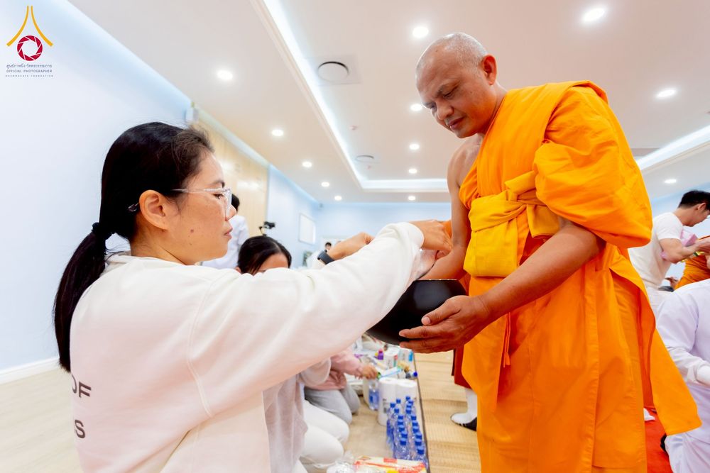 ภาพ No.233312:วันอาทิตย์ที่ 6 กรกฎาคม พ.ศ. 2568 พิธีถวายมหาสังฆทานแด่คณะสงฆ์ทั่วโลกและพิธีตักบาตรเนื่องในวันเข้าพรรษา  ณ วัดพุทธเคปทาวน์ ประเทศแอฟริกาใต้