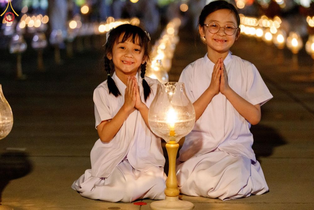 ภาพ No.204534:พิธีจุดประทีปถวายเป็นพุทธบูชา และบูชาธรรมมหาปูชนียาจารย์ ณ วัดพระธรรมกาย ตำบลคลองสาม อำเภอคลองหลวง จังหวัดปทุมธานี ในโครงการธรรมยาตรา กตัญญูบูชา มหาปูชนียาจารย์ พระมงคลเทพมุนี(สด จนฺทสโร) พระผู้ปราบมาร ปีที่ 13 วันที่ 31 มกราคม พ.ศ. 2568