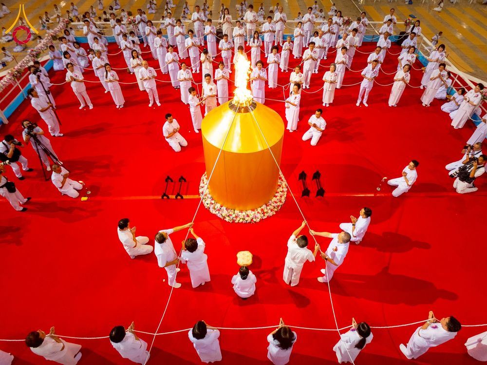 ภาพ No.261236:วันอาทิตย์ที่ 5 ตุลาคม พ.ศ. 2568 พิธีจุดเทียนใจ ไฟนิรันด์ อนันตชัย ณ สภาธรรมกายสากล วัดพระธรรมกาย