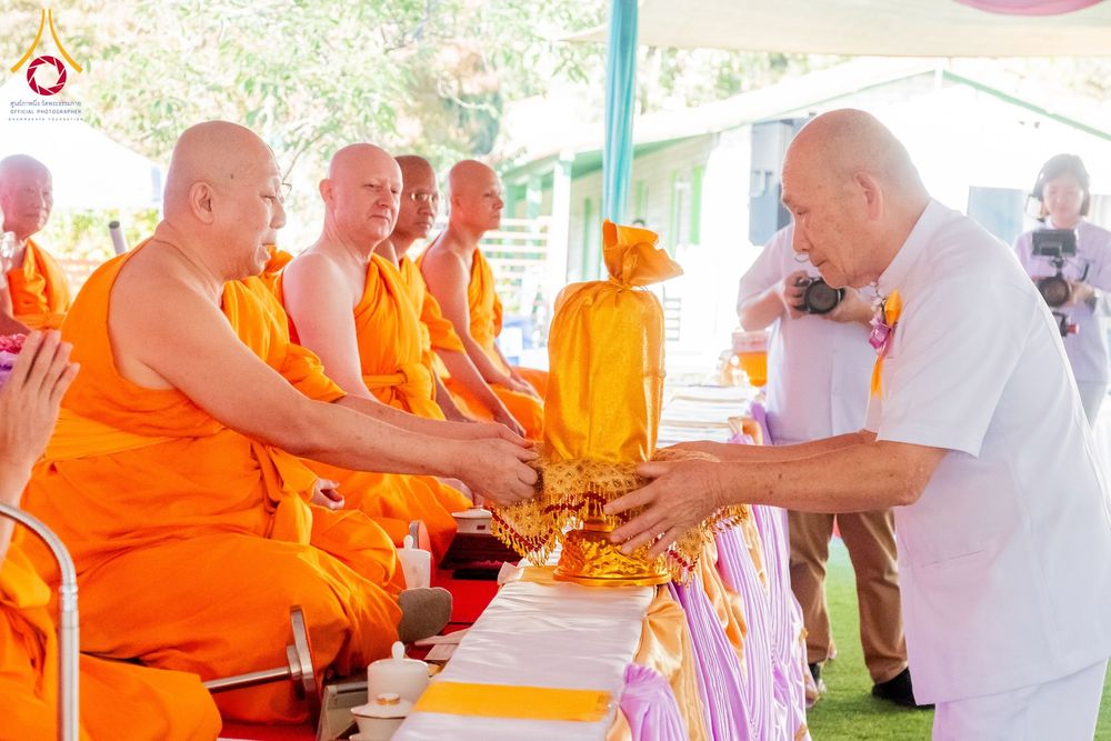 ภาพ No.179870:พิธีทอดกฐินบรมจักรพรรดิ สร้างอุโบสถ 80 ปี บูชาธรรมหลวงพ่อธัมมชโย ณ วัดพระธรรมกายแคลิฟอร์เนีย ประเทศสหรัฐอเมริกา วันอาทิตย์ที่ 10 พฤศจิกายน พ.ศ. 2567