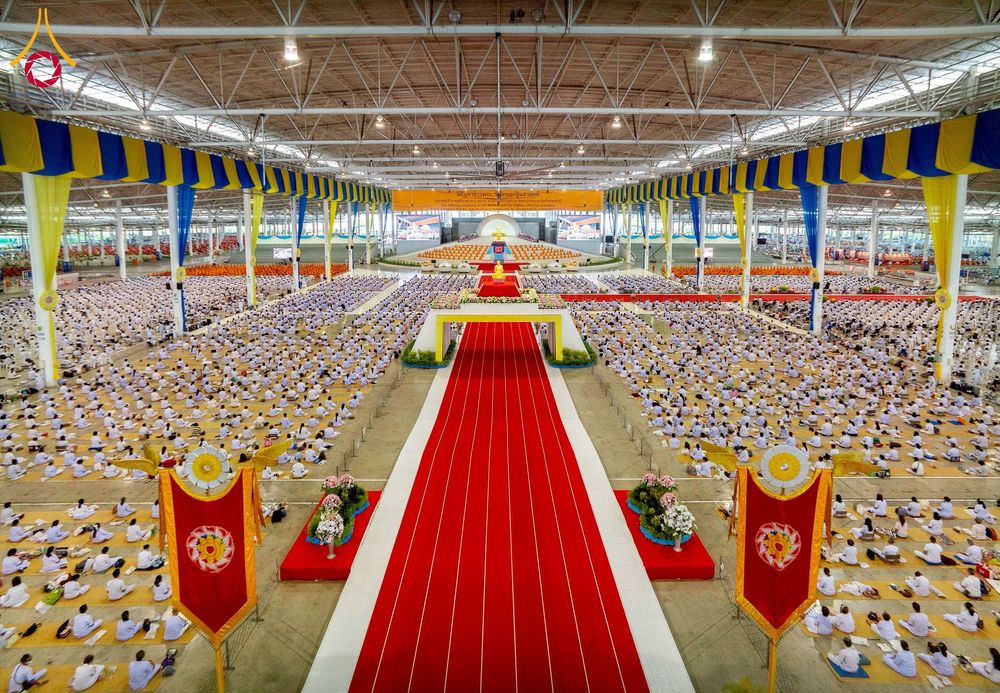 ภาพ No.264330:วันอาทิตย์ที่ 2 พฤศจิกายน พ.ศ. 2568 พิธีบูชาข้าวพระ ณ สภาธรรมกายสากล วัดพระธรรมกาย