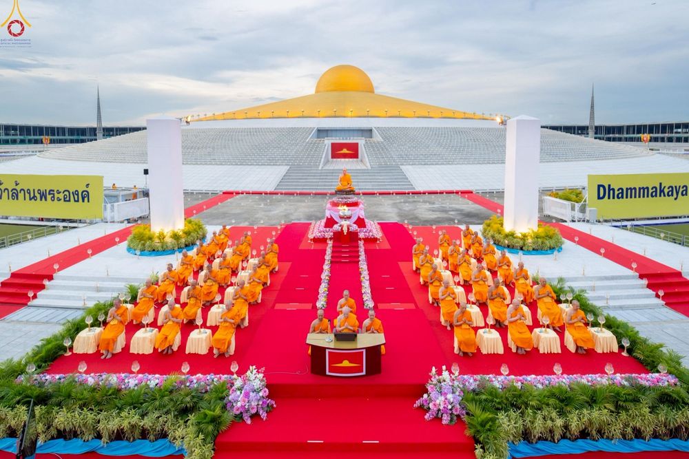 ภาพ No.252921:วันที่ 10 ตุลาคม พ.ศ. 2568 พิธีปลูกต้นทรัพย์บานชื่น ณ ลานธรรม วัดพระธรรมกาย