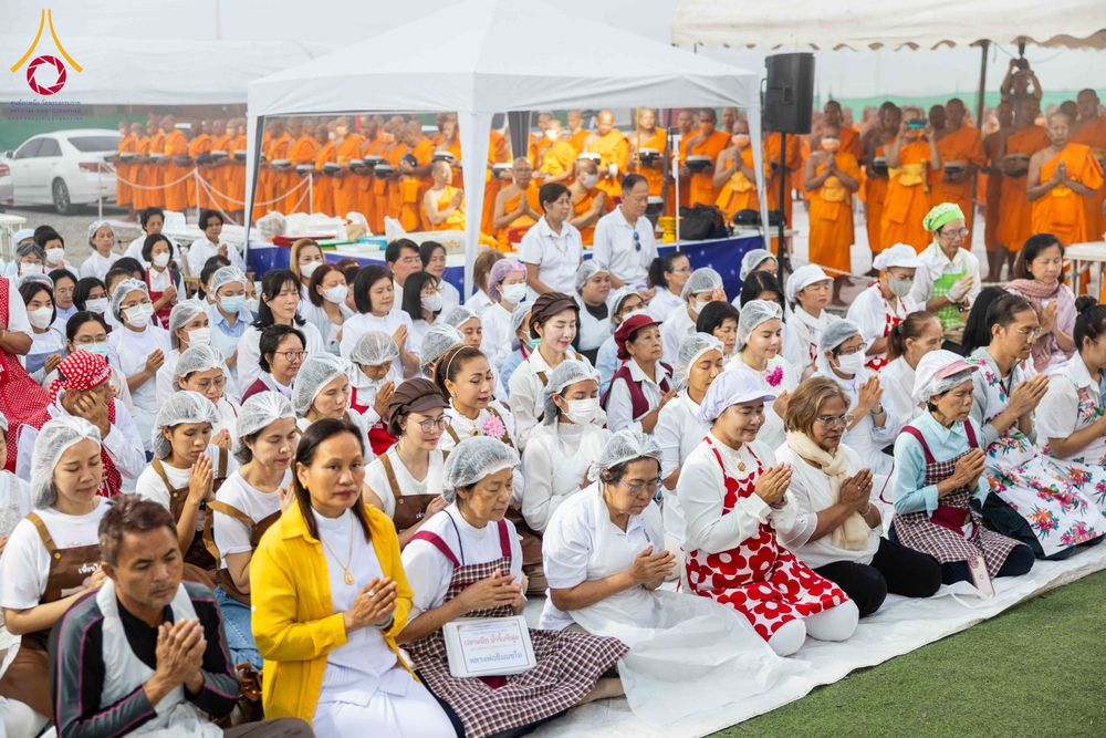 ภาพ No.298584:วันที่ 20 มกราคม พ.ศ. 2569 พิธีถวายภัตตาหารเป็นสังฆทาน แด่พระธรรมยาตรา ณ อนุสรณ์สถานบางปลา วัดบางปลา อำเภอบางเลน จังหวัดนครปฐม ในโครงการธรรมยาตรา กตัญญูบูชา มหาปูชนียาจารย์ พระมงคลเทพมุนี(สด จนฺทสโร) พระผู้ปราบมาร อนุสรณ์สถาน 7 แห่ง ปีที่ 14