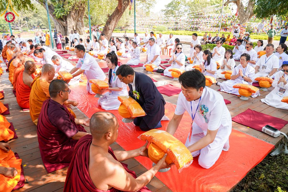 ภาพ No.314192:วันจันทร์ที่ 16 มีนาคม พ.ศ. 2569 พิธีถวายบาตรอัฐบริขาร และพิธีขอนิสัยแก่สามเณรธรรมทายาท 500 รูป ณ วิหารมายาเทวี ประเทศเนปาล