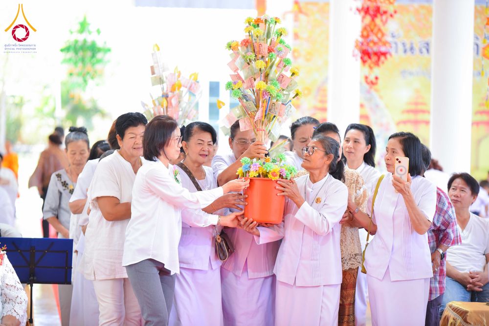 ภาพ No.313067:วันเสาร์ที่ 28 กุมภาพันธ์  พ.ศ. 2569 พิธีทอดผ้าป่าสามัคคีเพื่อสร้างอาคารที่พักสามเณร ณ ศูนย์ปฏิบัติธรรมสวนผึ้ง จ.ราชบุรี