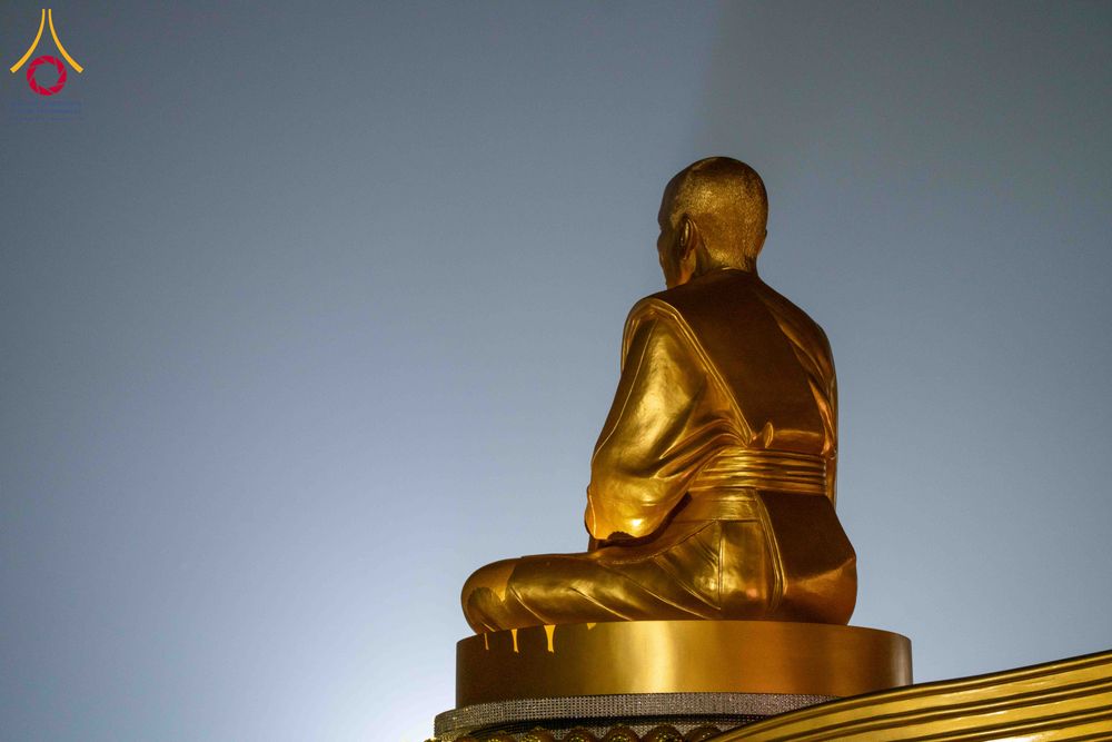 ภาพ No.297260:วันที่ 15 มกราคม พ.ศ.2569 พระธรรมยาตราปฏิบัติธรรมและถ่ายภาพหมู่ประวัติศาสตร์ อนุสรณ์สถานลำดับที่ 4 สถานที่เกิดด้วยกายธรรม  ณ วัดโบสถ์บน ต.บางคูเวียง จ.นนทบุรี ในโครงการธรรมยาตรา กตัญญูบูชา มหาปูชนียาจารย์ พระมงคลเทพมุนี(สด จนฺทสโร) พระผู้ปราบมาร อนุสรณ์ส