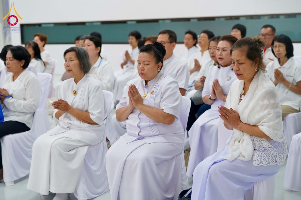 ภาพ No.294236:วันอาทิตย์ที่ 14 ธันวาคม พ.ศ.2568 พิธีเจริญพระพุทธมนต์สมโภชดวงแก้วลูกนิมิตเอก และดวงแก้วนิมิตปฏิบัติธรรม อัญเชิญประดิษฐาน  ณ วัดพระธรรมกายในประเทศสหรัฐอเมริกาและประเทศเยอรมนี 7 แห่ง ณ อาคารปลูกศรัทธา 2 วัดพระธรรมกาย