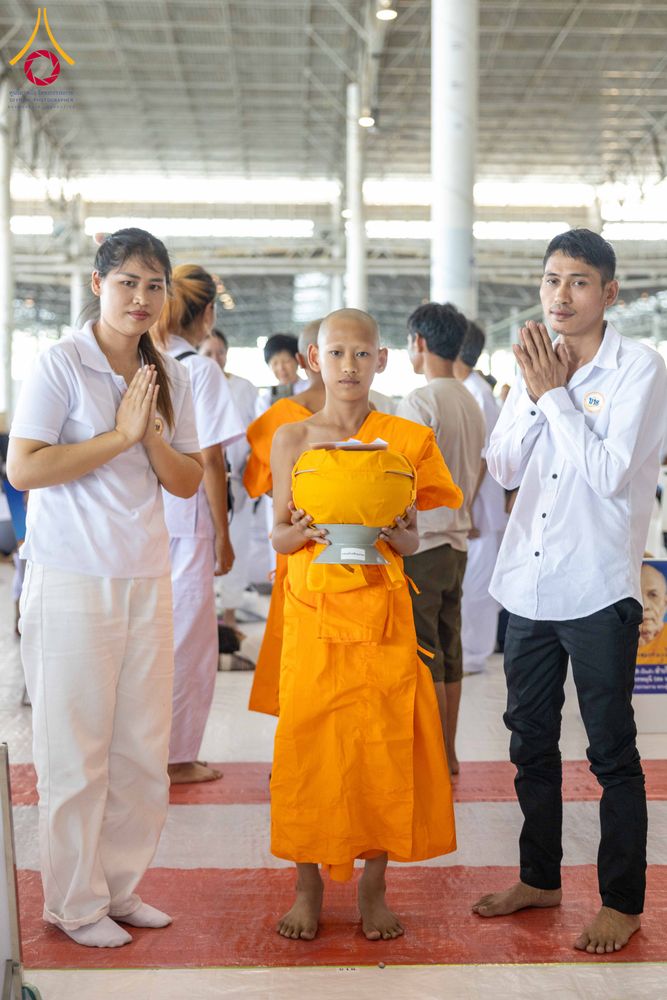 ภาพ No.319599:วันเสาร์ที่ 4 เมษายน พ.ศ.2569 พิธีขอขมา มอบผ้าไตร และถวายบาตรแด่นาคธรรมทายาท ในโครงการบรรพชาสามเณรฟื้นฟูพระพุทธศาสนาทั่วไทย โครงการหน่อแก้วเปรียญธรรม รุ่นที่ 14 โครงการสามเณรยุวธรรมทายาท รุ่นที่ 34 โครงการสามเณรมัชฌิมธรรมทายาท รุ่นที่ 30 ณ สภาธรรมกายสากล