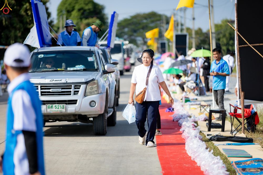 ภาพ No.296312:ภาพเบื้องหลังอาสาสมัครรวมใจ ชุดที่ 2 ในโครงการธรรมยาตรา กตัญญูบูชา มหาปูชนียาจารย์ พระมงคลเทพมุนี(สด จนฺทสโร) พระผู้ปราบมาร อนุสรณ์สถาน 7 แห่ง ปีที่ 14